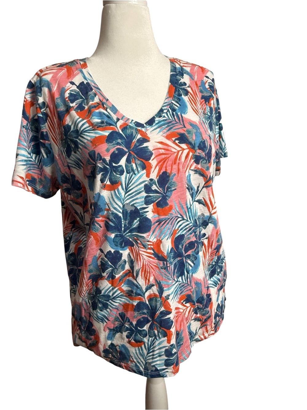 Stella Parker Tropical V-Neck Short Sleeve Tee in Coral & Navy size XL - Picture 2 of 8